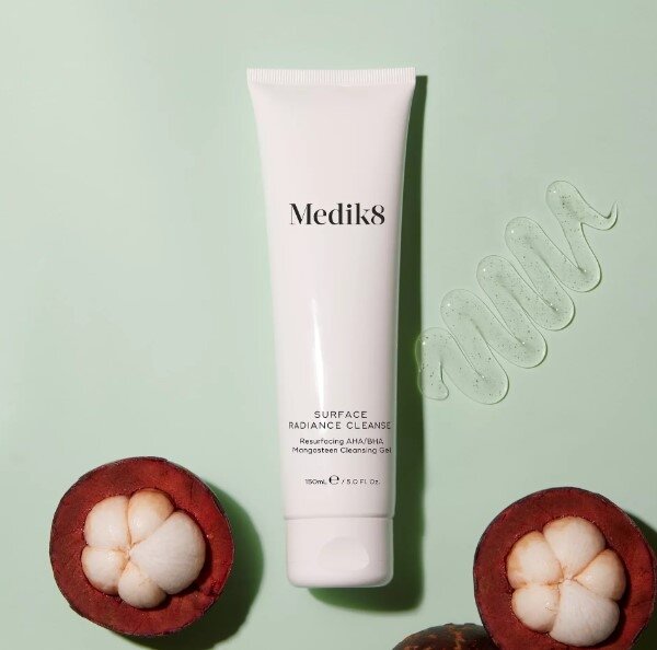 Medik8 Surface Radiance Cleanse Очищуючий гель з АНА-кислотами і екстрактом мангостана, 150мл — Photo 3